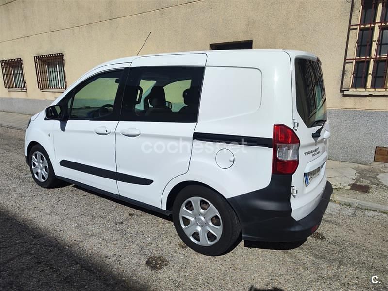 Usado Ford Tourneo Courier Trend 75 CV (55 kW) 2019 Blanco Monovolumen