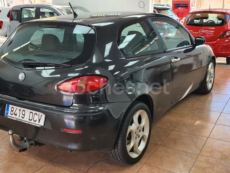 Usado Alfa Romeo 147 Impression 105 CV (77 kW) 2004 Negro Utilitario