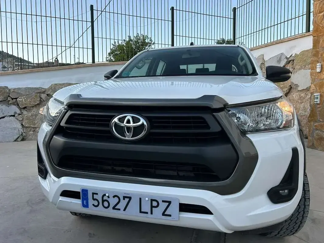Usado Toyota HiLux 150 CV (110 kW) 2021 Blanco Pickup/Camioneta