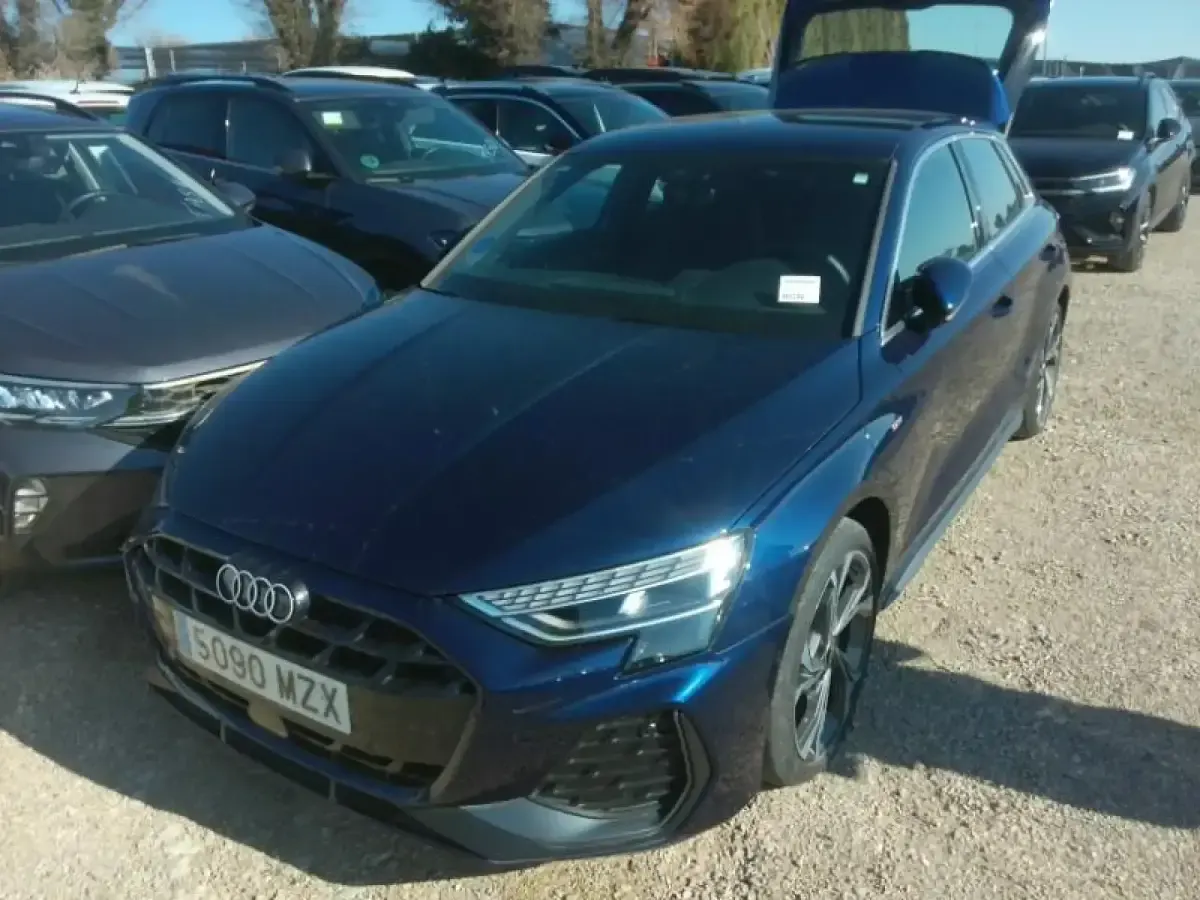 Usado Audi A3 Sportback e-tron S-Line 204 CV (150 kW) 2025 Azul Utilitario