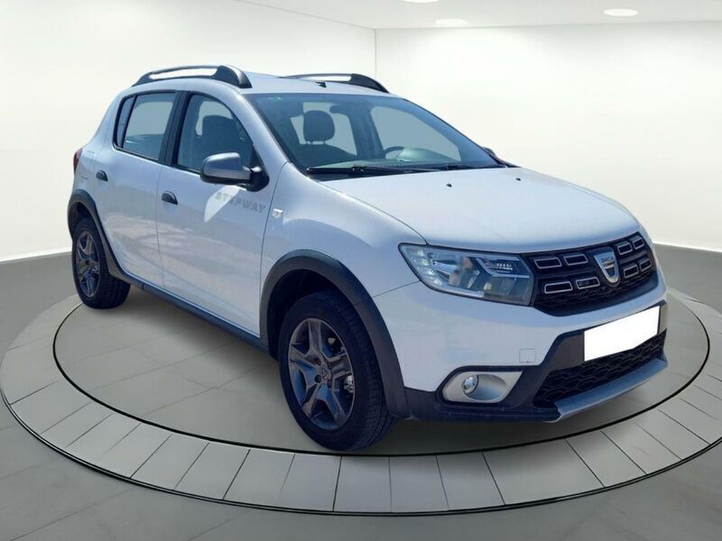 Usado Dacia Sandero Stepway 90 CV (66 kW) 2018 Blanco Utilitario