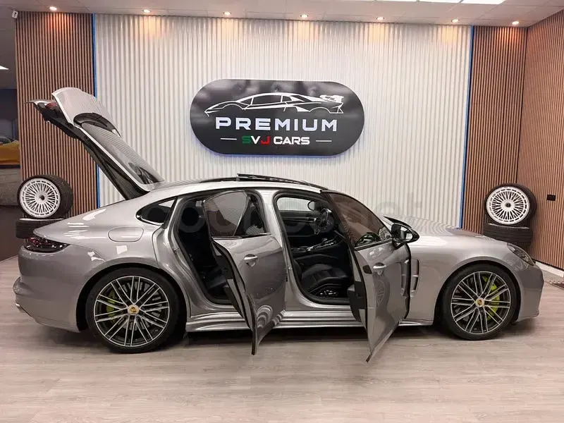 Usado Porsche Panamera Turbo S E-Hybrid Executive Executive 680 CV (500 kW) 2017 Gris / plata Utilitario