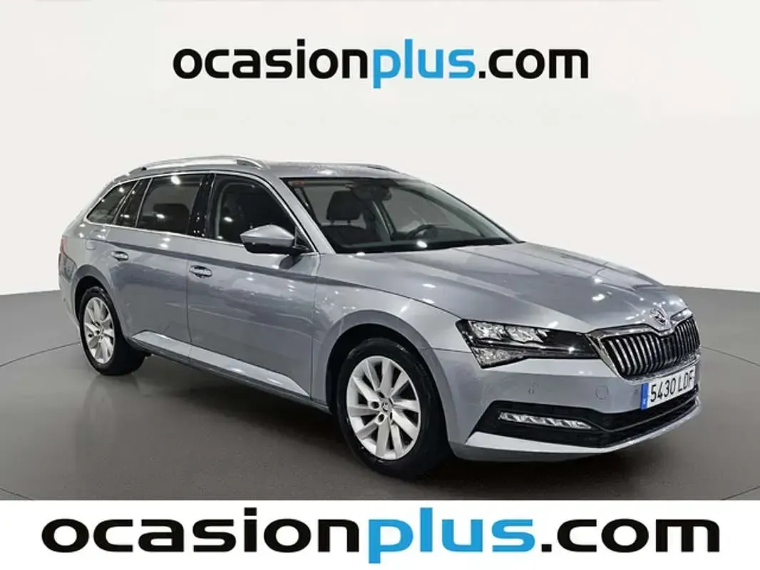 Usado Skoda Superb Ambition 150 CV (110 kW) 2019 Gris Familiar