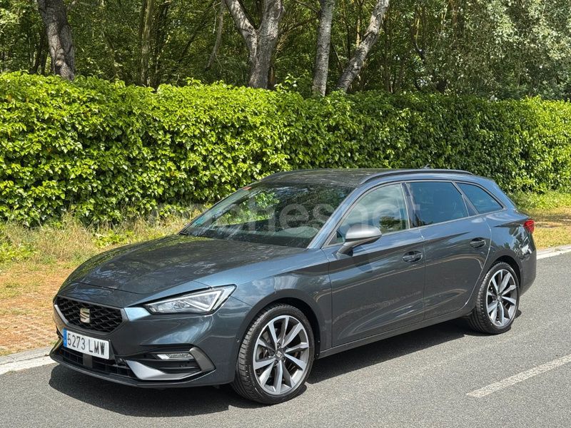 Gris / plata Usado 2021 Seat Leon FR Familiar | 19.990 € (Precio justo) - Imagen 1/4