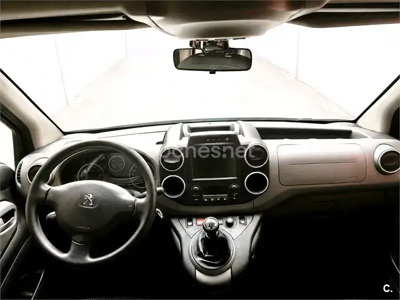 Usado Peugeot Partner Tepee Outdoor 100 CV (73 kW) 2015 Beige Monovolumen