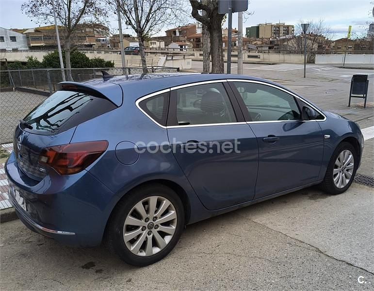 Usado Opel Astra Excellence 110 CV (80 kW) 2014 Azul Berlina