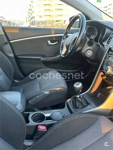 Usado Hyundai i30 90 CV (66 kW) 2014 Negro Berlina
