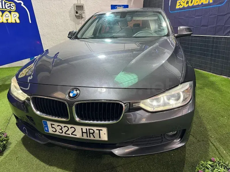 Usado BMW 318 Comfort Edition 143 CV (105 kW) 2013 Gris / plata Berlina