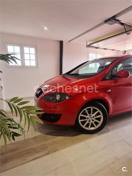 Usado Seat Altea Style 105 CV (77 kW) 2011 Rojo Monovolumen