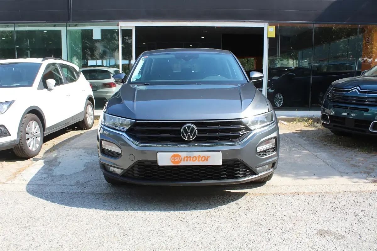 Usado VW T-Roc Edition 116 CV (85 kW) 2021 Gris / plata SUV