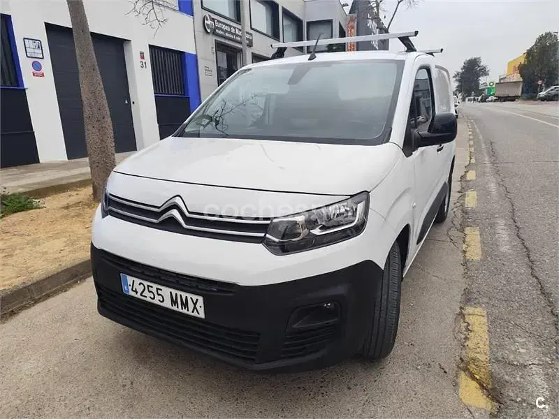 Usado Citroën Berlingo Feel 102 CV (75 kW) 2024 Blanco Monovolumen