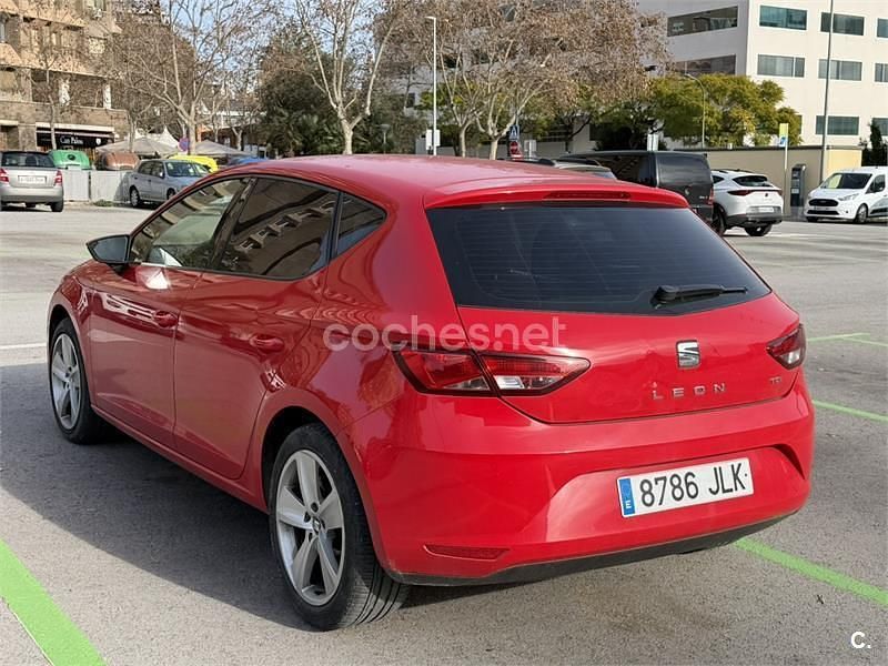 Usado Seat Leon Style 110 CV (80 kW) 2016 Rojo Berlina