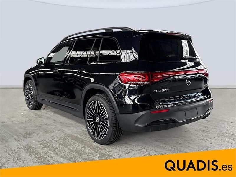 Usado Mercedes EQB300 167 kW (228 CV) 2024 Negro cosmos SUV