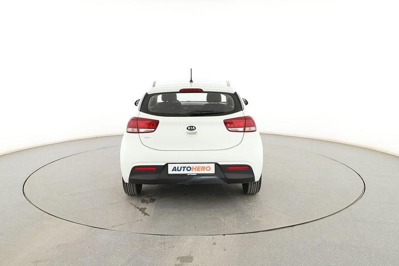Usado Kia Rio 85 HP (62 kW) 2018 Branco Sedan