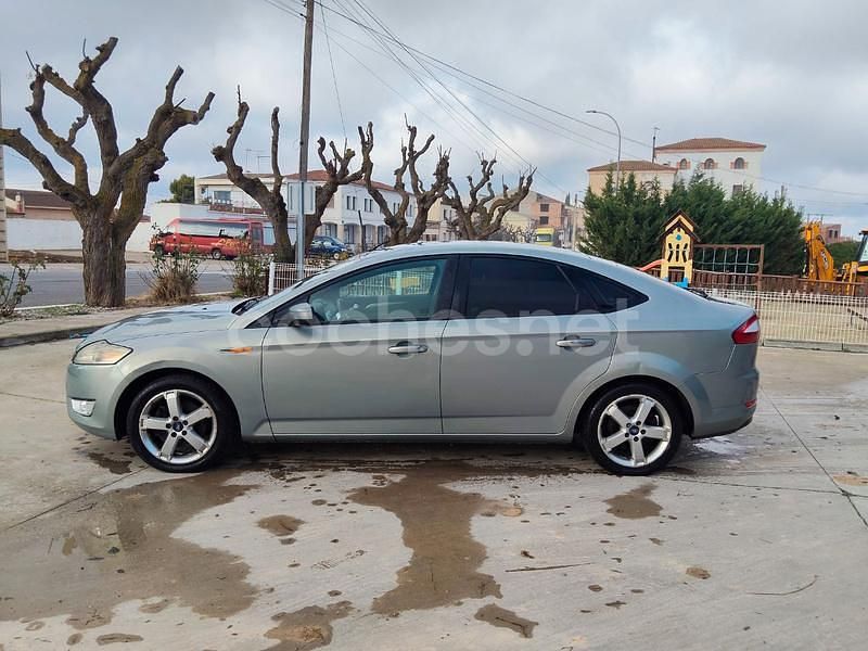 Usado Ford Mondeo Ambiente 125 CV (91 kW) 2009 Gris / plata Berlina