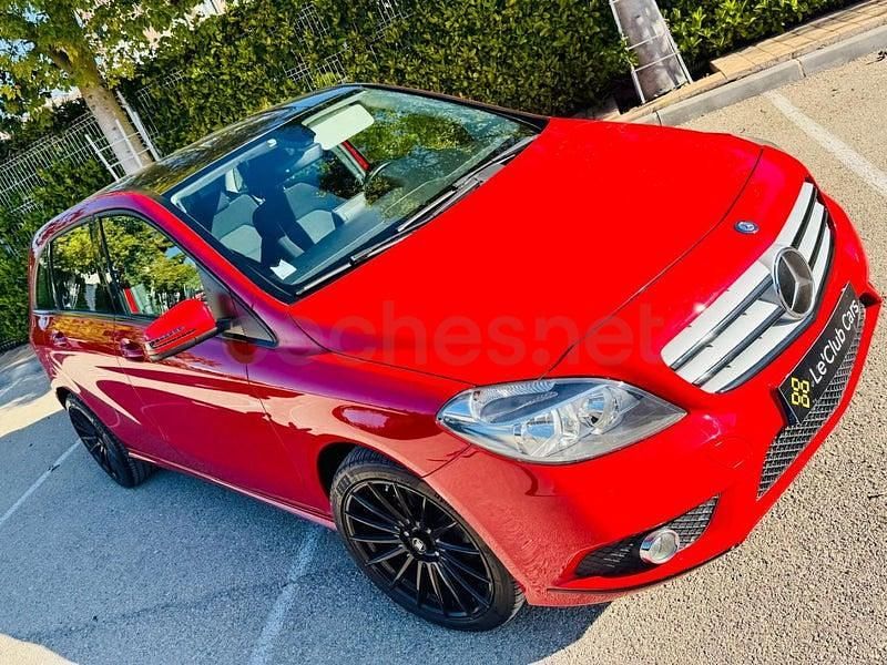 Occasion Mercedes B180 109 PK (80 kW) 2014 Rood MPV