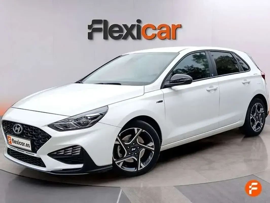 Usado Hyundai i30 N Line 120 CV (88 kW) 2023 Blanco Berlina