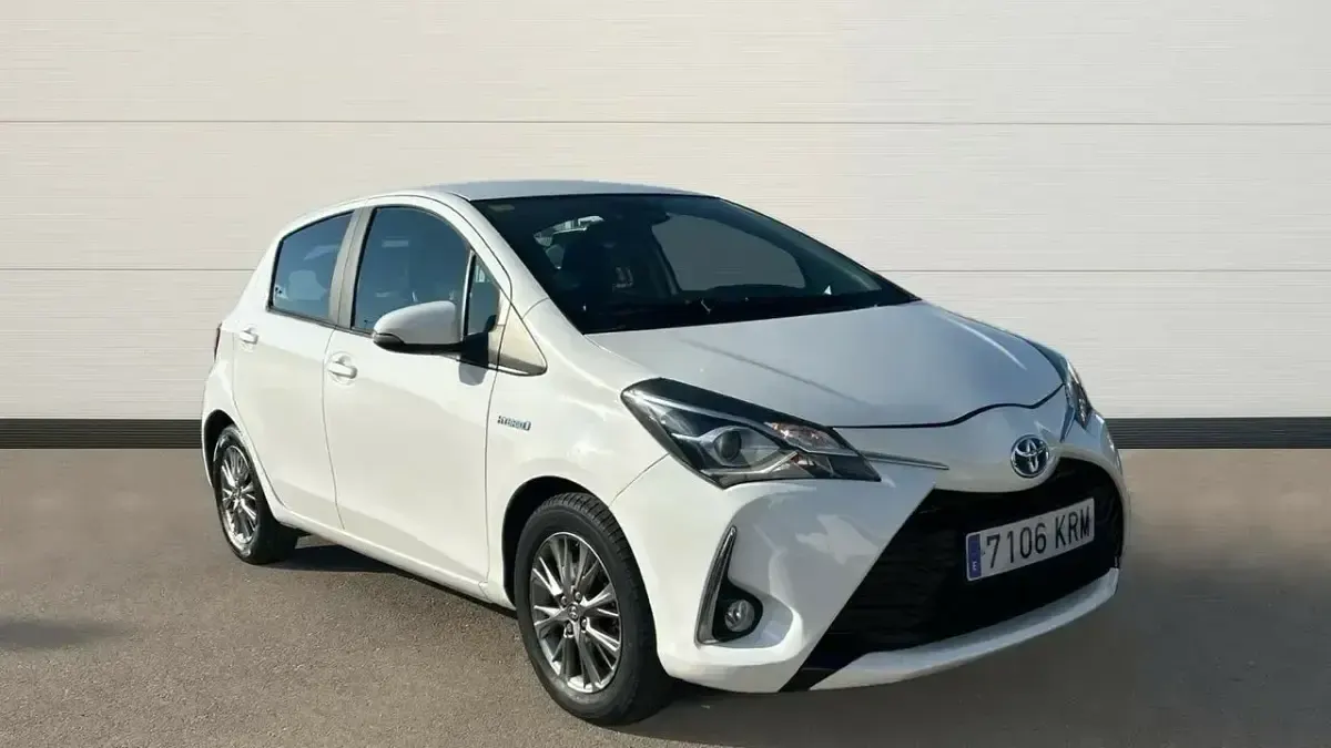 Usado Toyota Yaris Hybrid Active 100 HP (73 kW) 2018 Branco Sedan