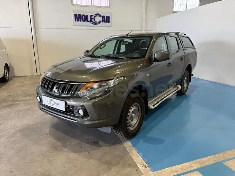 Usado Mitsubishi L200 154 CV (113 kW) 2019 Verde Pickup/Camioneta