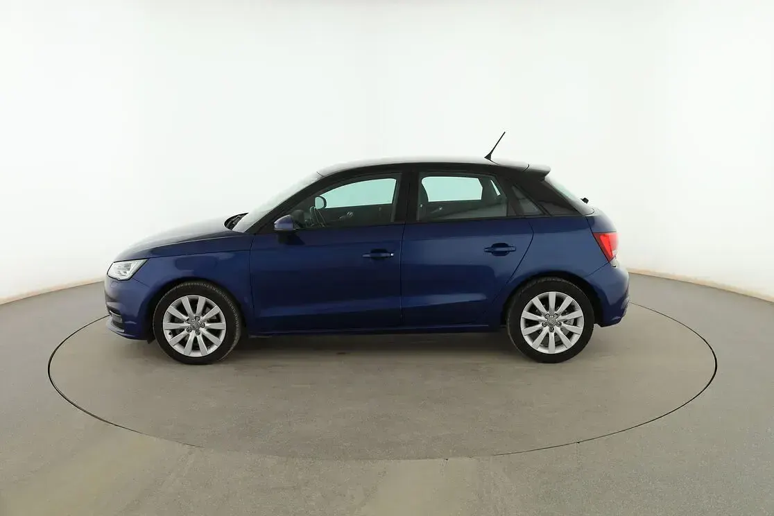 Usado Audi A1 Sportback Attraction 116 CV (85 kW) 2015 Azul Utilitario