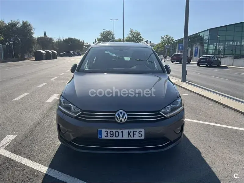 Usado VW Golf Sportsvan Sportline 150 CV (110 kW) 2017 Gris / plata Monovolumen