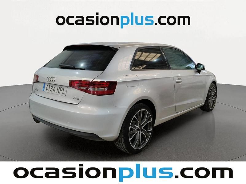 Usado Audi A3 Attraction 122 CV (89 kW) 2013 Gris plata Utilitario