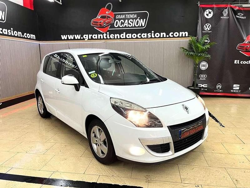 Usado Renault Scénic III Dynamique 106 CV (77 kW) 2010 Blanco Monovolumen
