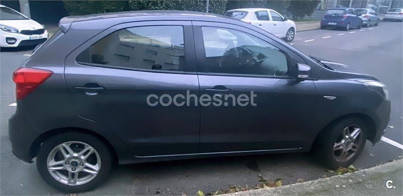 Usado Ford Ka Plus Ultimate 85 CV (62 kW) 2018 Negro Utilitario