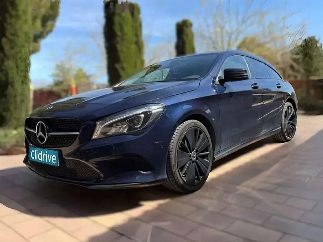 Usado Mercedes CLA180 122 CV (89 kW) 2017 Azul Berlina