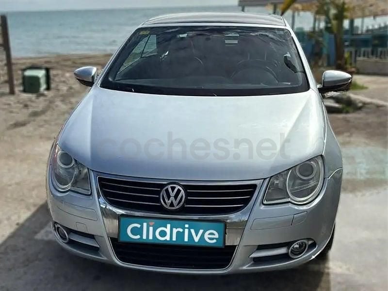 Usado VW Eos 140 CV (102 kW) 2008 Gris / plata Descapotable