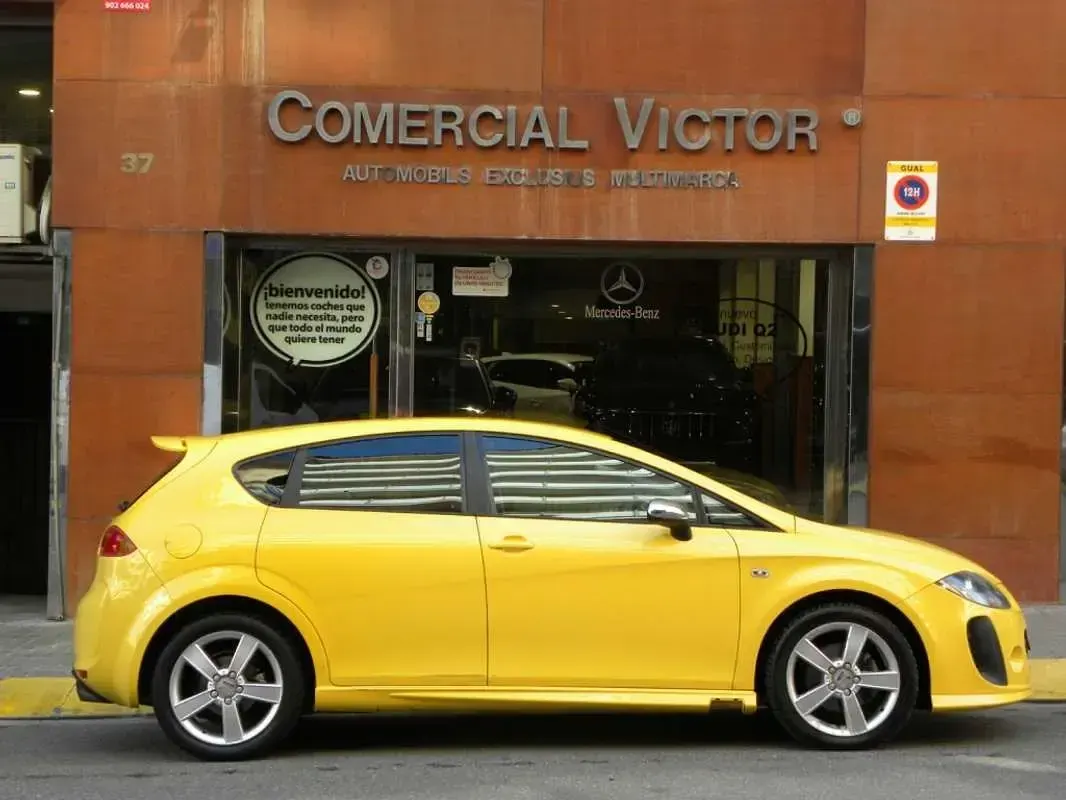 Usado Seat Leon Sport 140 CV (102 kW) 2007 Amarillo Utilitario