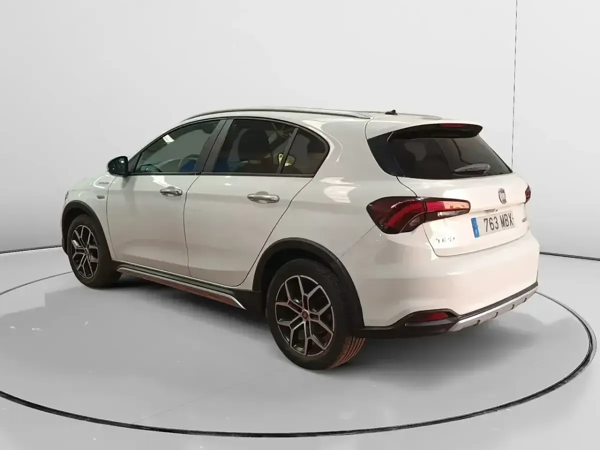 Usado Fiat Tipo Cross 131 CV (96 kW) 2022 Blanco Berlina