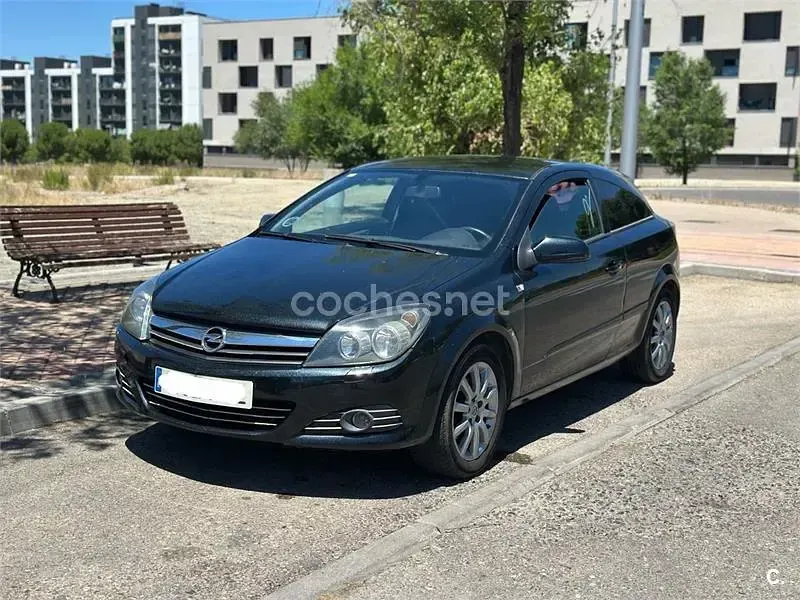 Usado Opel Astra GTC Sport 100 CV (73 kW) 2007 Negro Berlina