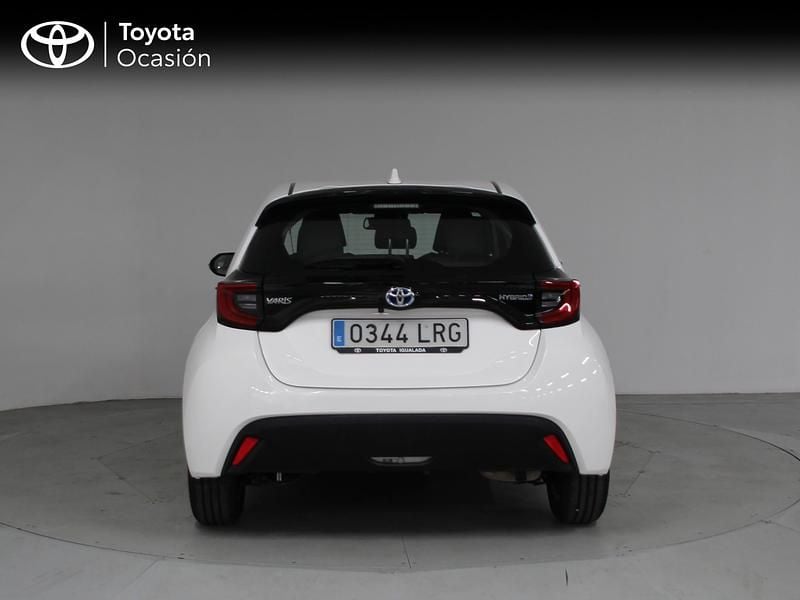 Usado Toyota Yaris Hybrid Active 116 CV (85 kW) 2021 Blanco Berlina