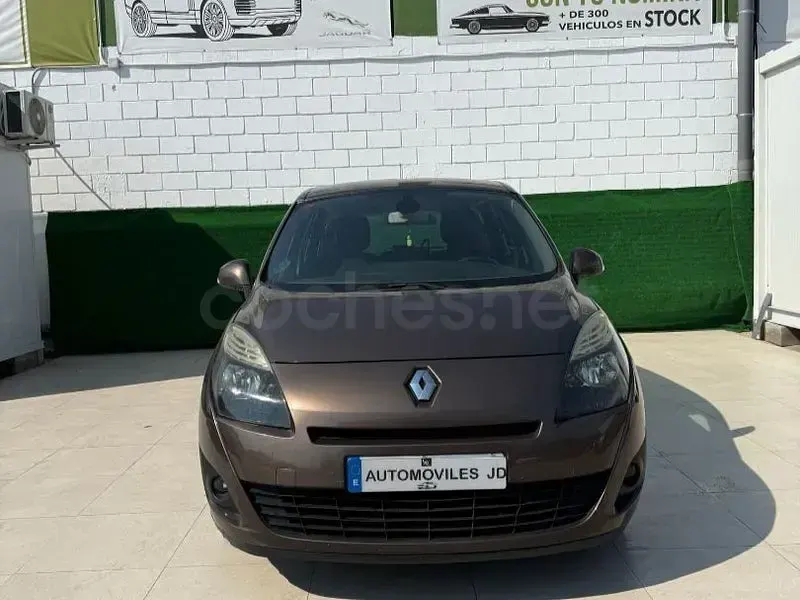 Usado Renault Grand Scénic Dynamique 130 CV (95 kW) 2011 Beige Monovolumen