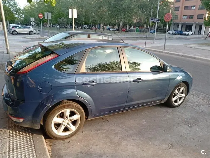 Usado Ford Focus Titanium 109 CV (80 kW) 2008 Azul Berlina