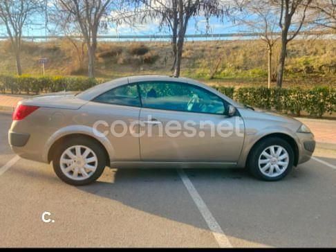 Usado Renault Mégane Cabriolet Dynamique 110 CV (80 kW) 2009 Beige Descapotable