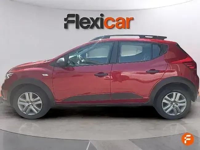 Usado Dacia Sandero Essentiel 91 CV (66 kW) 2021 Granate Utilitario