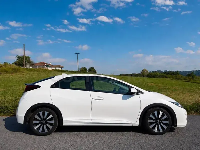 Usado Honda Civic Elegance 120 CV (88 kW) 2016 Blanco Berlina