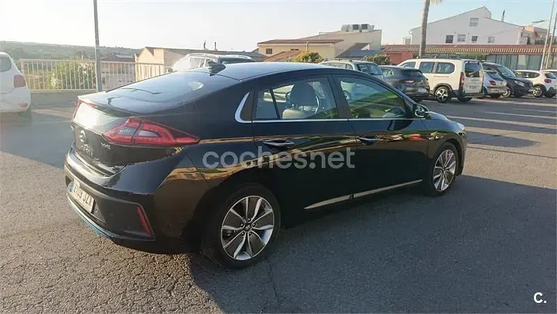 Usado Hyundai Ioniq Style 141 CV (103 kW) 2017 Negro Utilitario