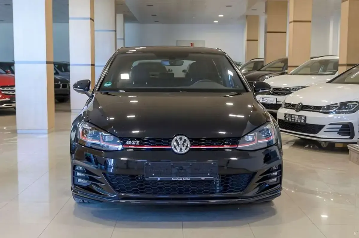 Usado VW Golf VII GTI 230 CV (169 kW) 2017 Negro Utilitario