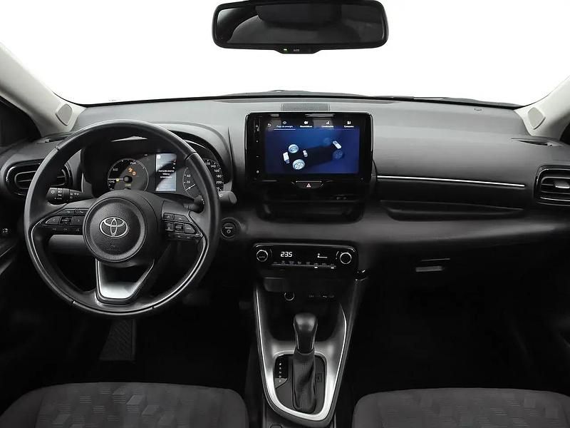 Usado Toyota Yaris Hybrid Active 116 CV (85 kW) 2024 Azul Berlina