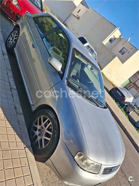 Usado Audi A3 Ambiente 100 CV (73 kW) 2002 Amarillo Berlina