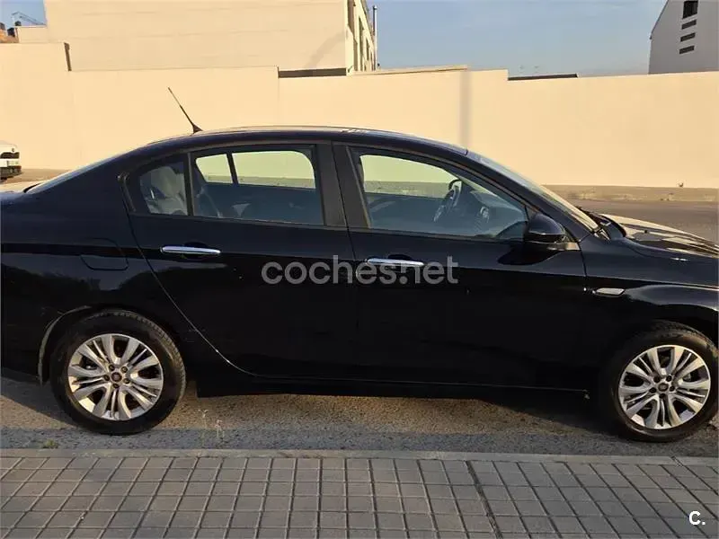 Usado Fiat Tipo Easy 120 CV (88 kW) 2018 Negro Berlina