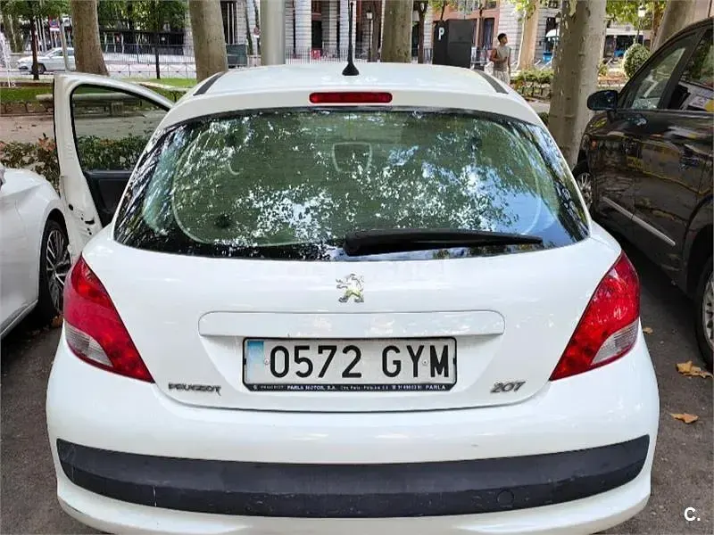 Usado Peugeot 207 92 CV (67 kW) 2010 Blanco Berlina