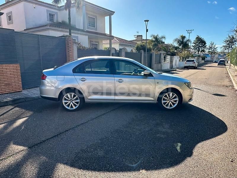 Usado Seat Toledo I-Tech 105 CV (77 kW) 2014 Gris / plata Berlina