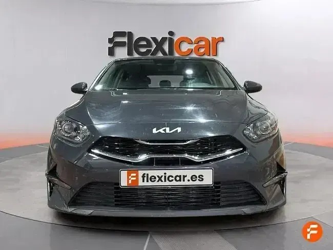 Usado Kia Ceed 136 CV (100 kW) 2023 Gris Utilitario