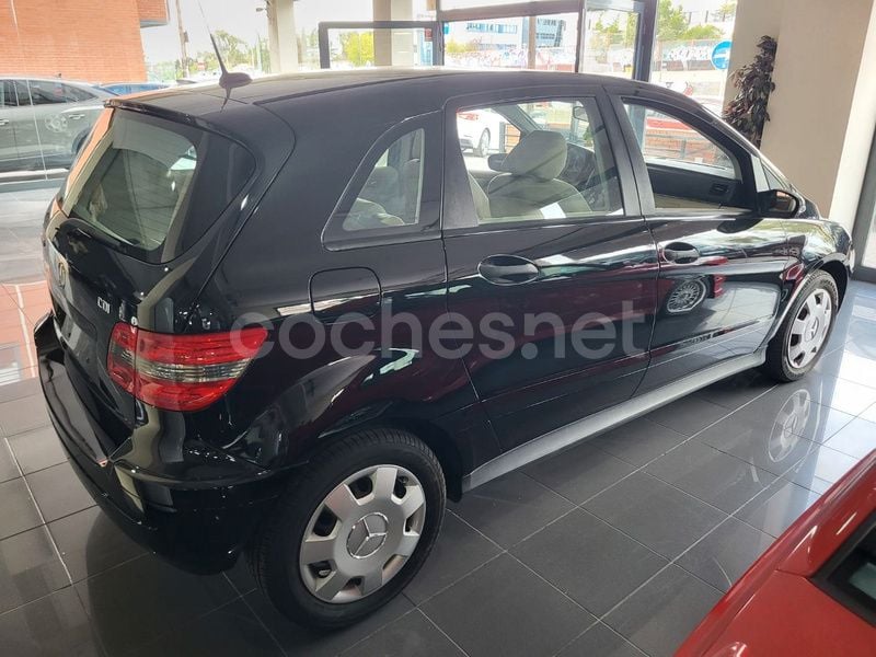 Usado Mercedes B180 109 CV (80 kW) 2006 Negro Monovolumen