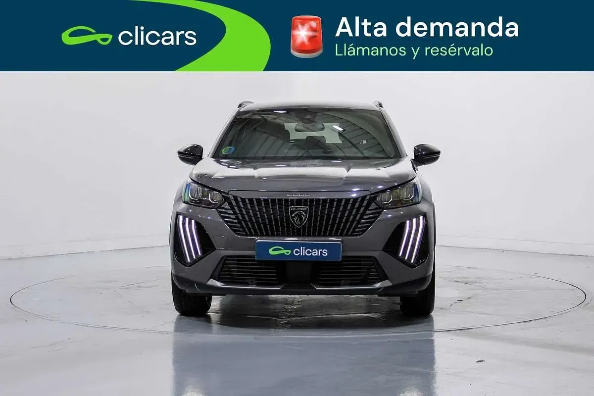 Usado Peugeot 2008 Allure 136 CV (100 kW) 2025 Gris SUV