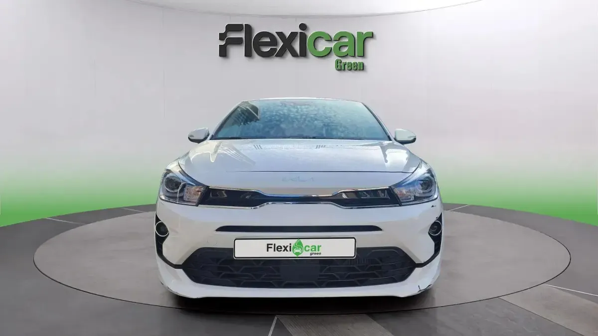 Usado Kia Rio 101 CV (74 kW) 2023 Blanco Berlina